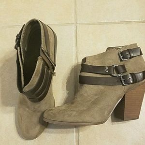 Size 9 Carlos Santana ankle bootie